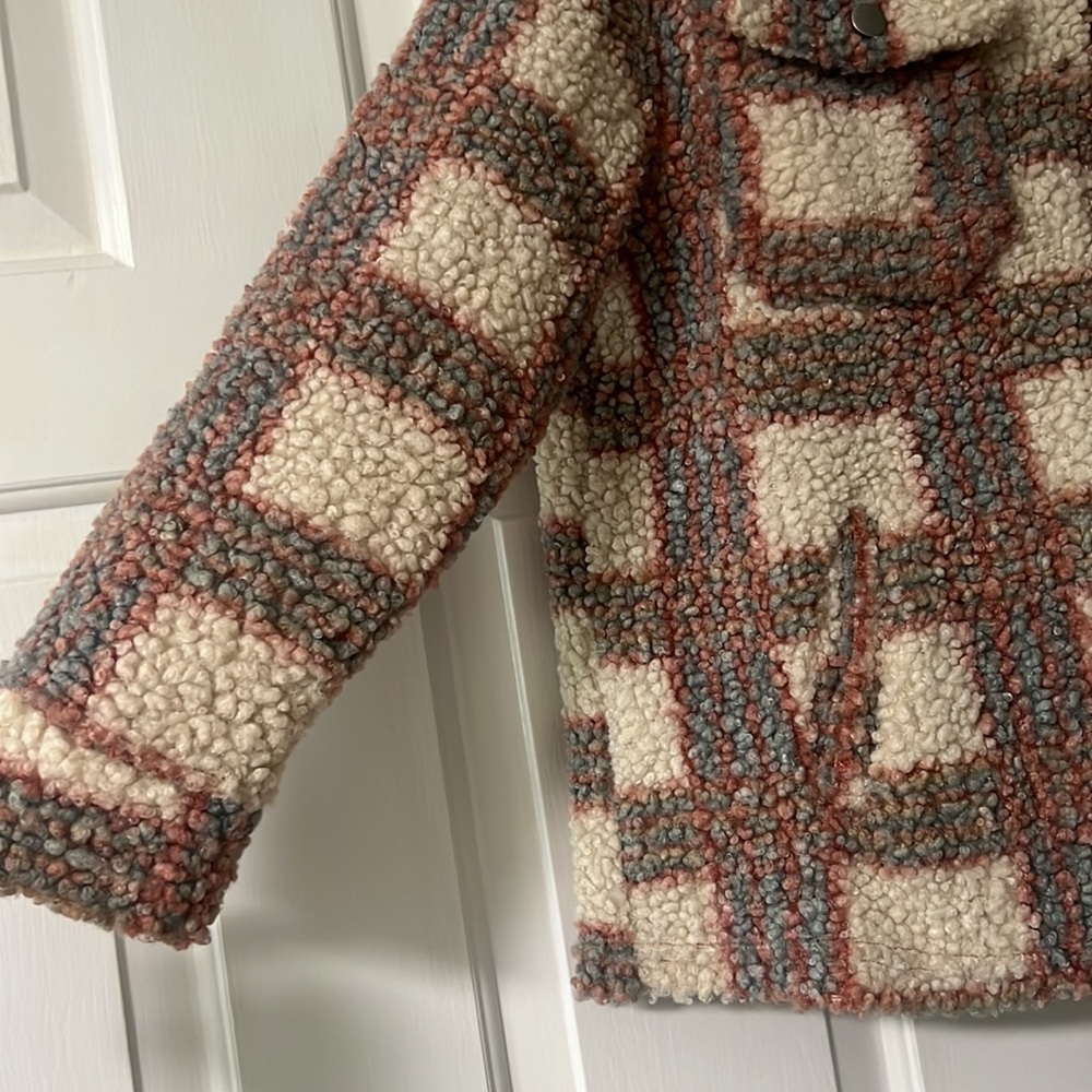 Fuzzy coat - Picture 3 of 3